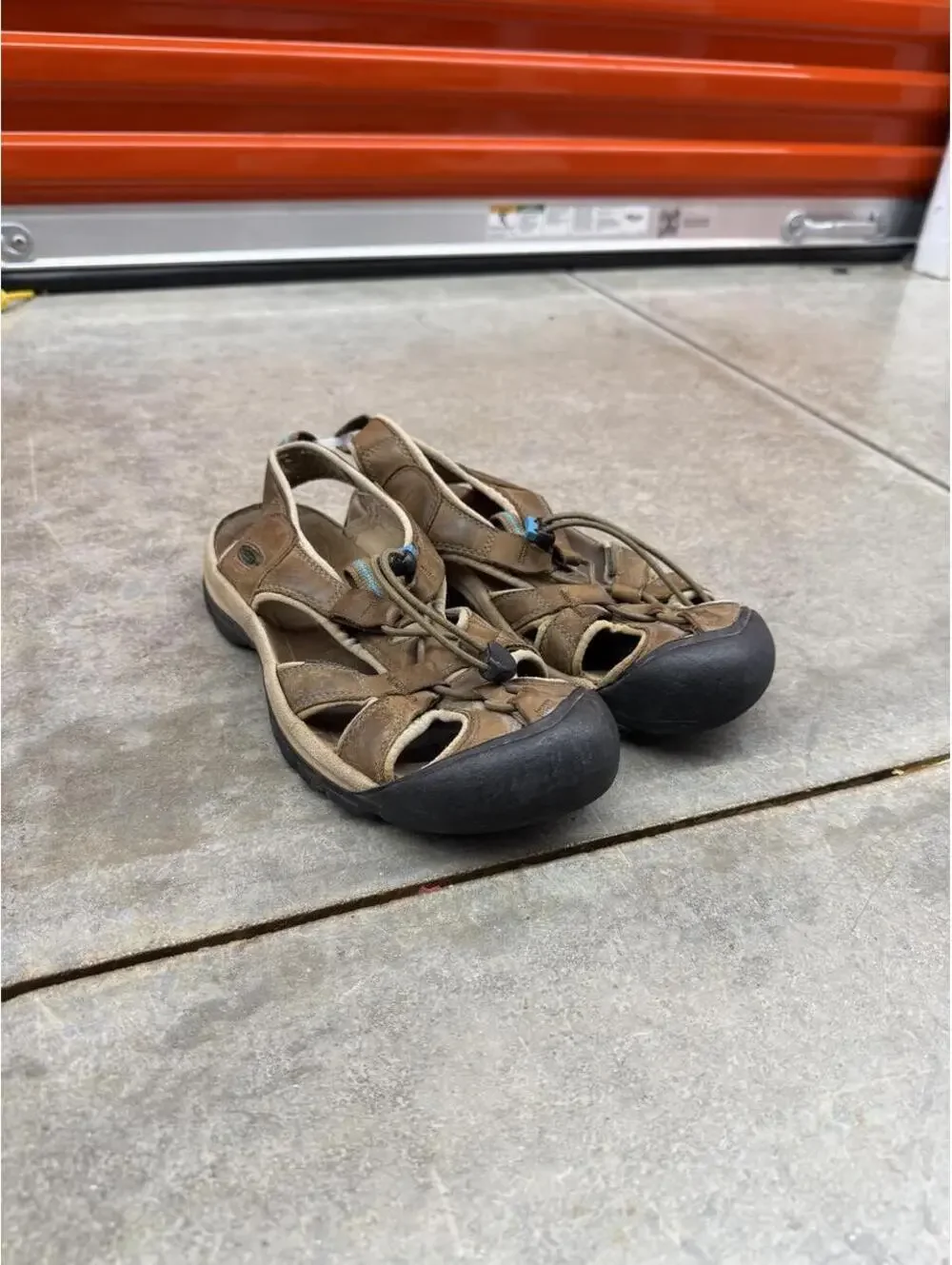 keen venice h2 brown and black sandals size 9.5